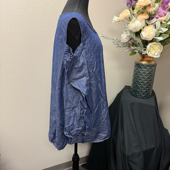 EST. 1946 Chambray Cold Shoulder Top 26/28W Denim Blue Ruffle Sleeve Blouse - Picture 4 of 8